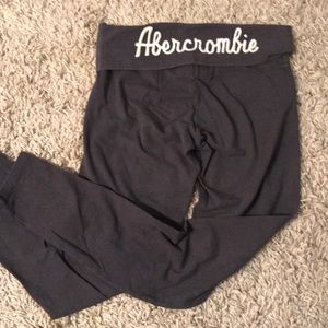 ABERCROMBIE & FITCH FOLD-OVER LEGGINGS